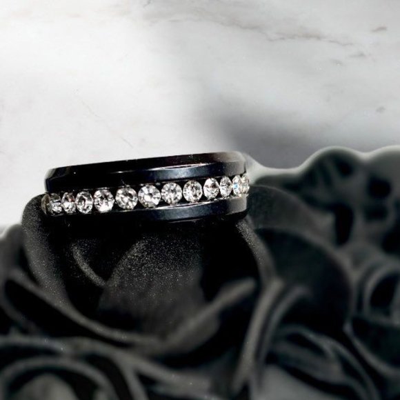 Stainless Steel / Black Ring • Band - Picture 4 of 4